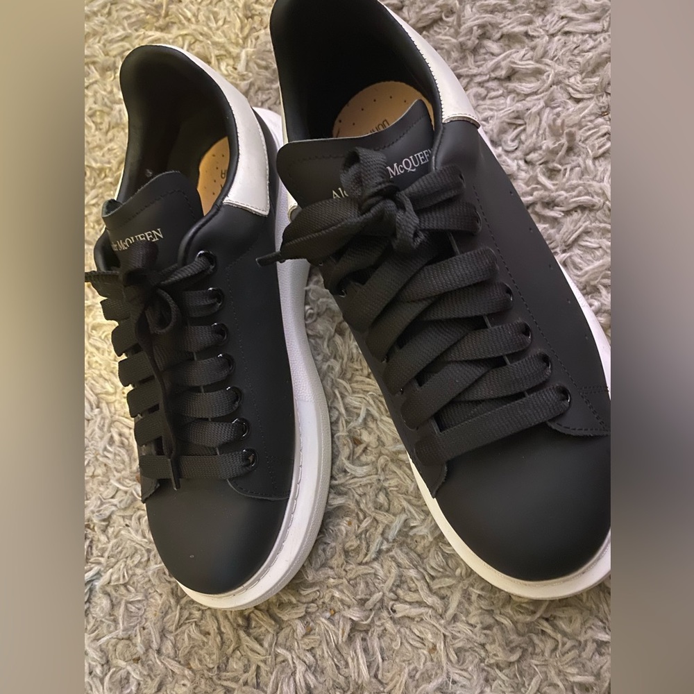 Alexander mcqueens size 10 sz43